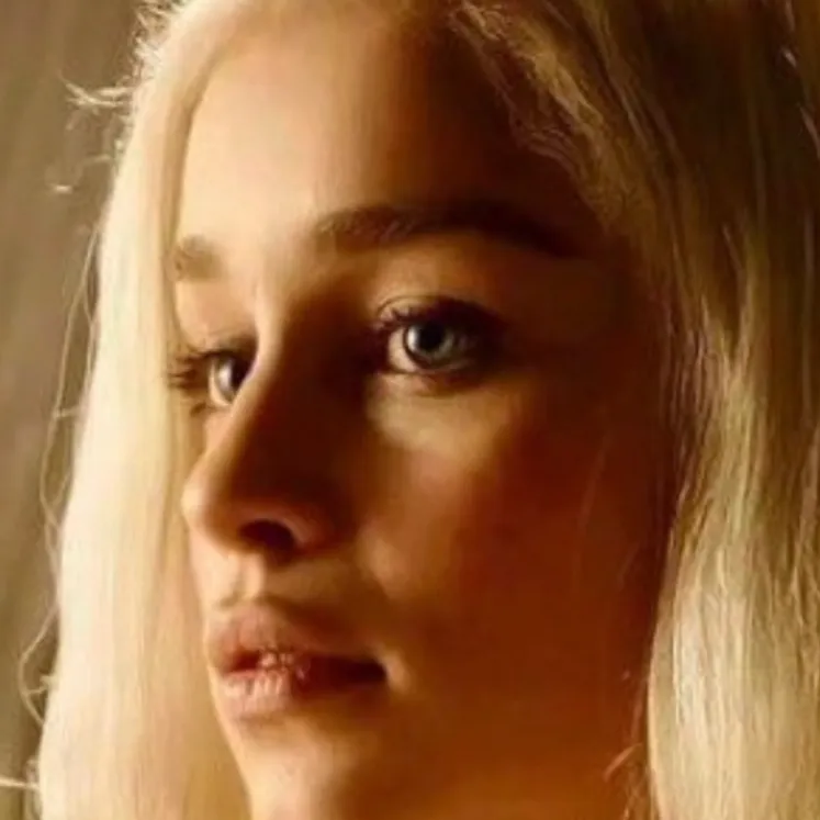 chat with ai character: Daenerys Targaryen