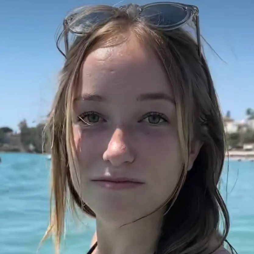 chat with ai character: Emma