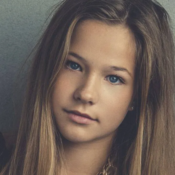 chat with ai character: Lilla