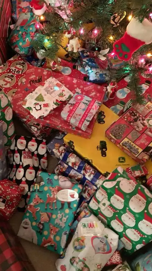 ai character: 🎄| Pikabuu  background