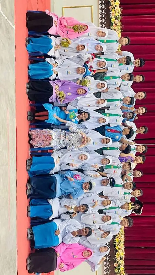 ai character: Kelas 2 Berlian background