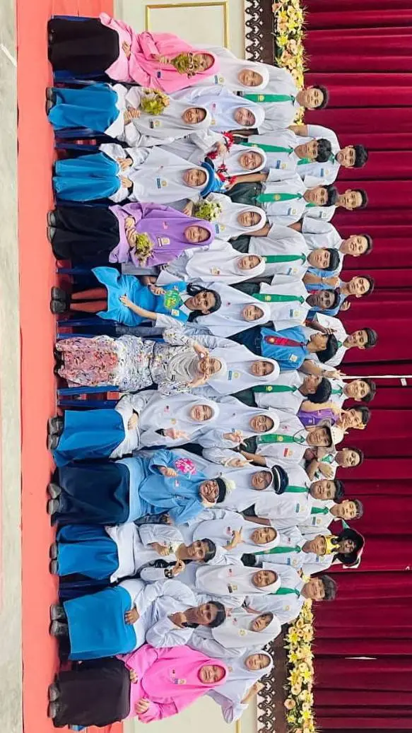 ai character: Kelas 2 Berlian background