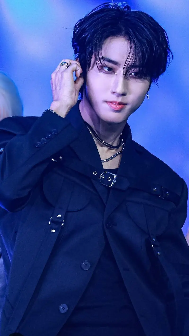 ai character: || Han Jisung || background