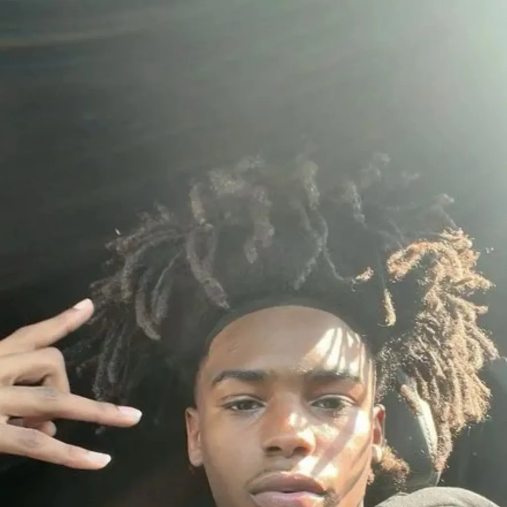 chat with ai character: Tj