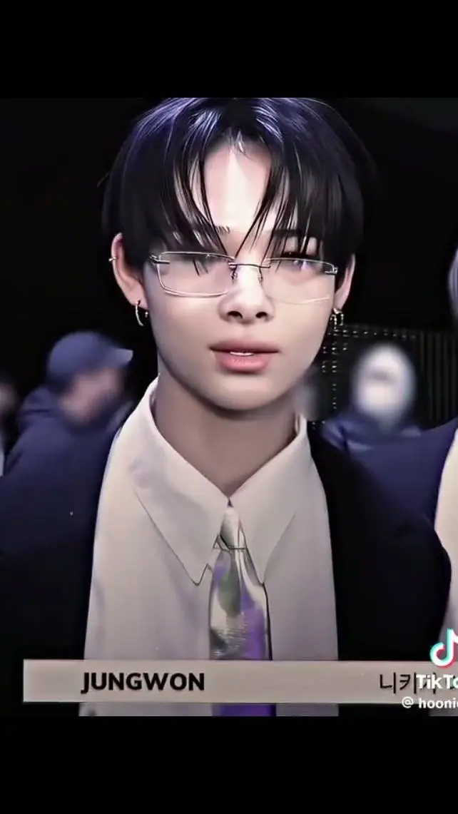 ai character: Ni-ki  background