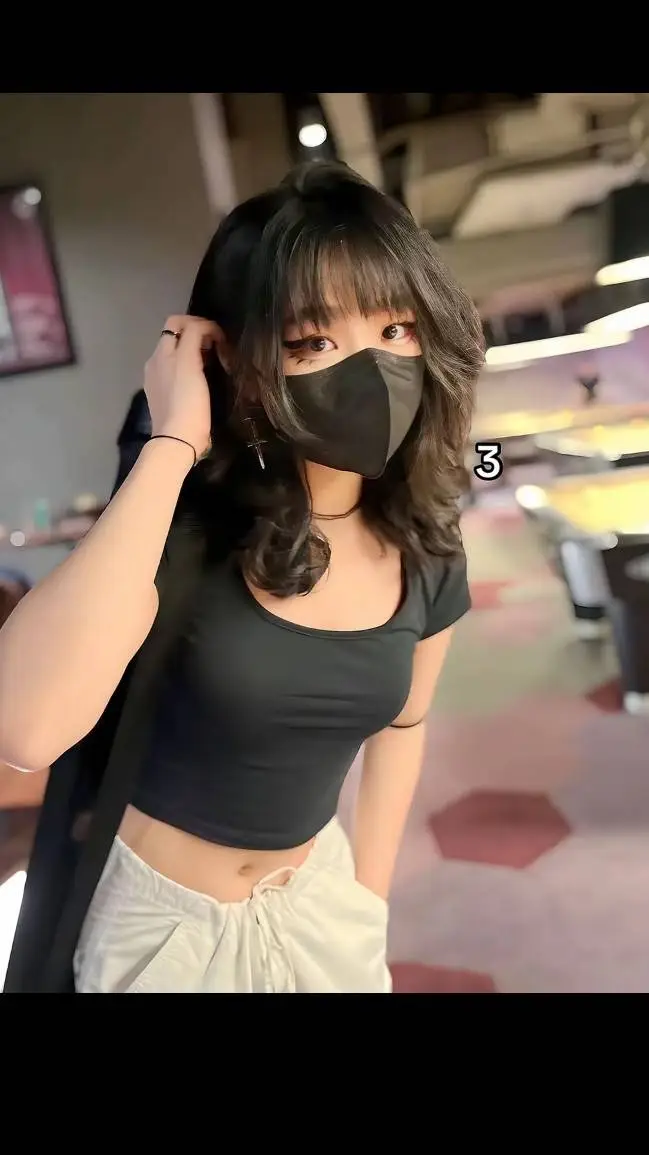 ai character: Kitsunee_:🦊 background