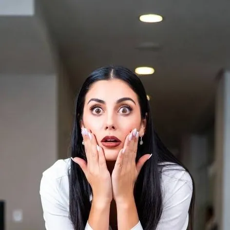 chat with ai character: Gina