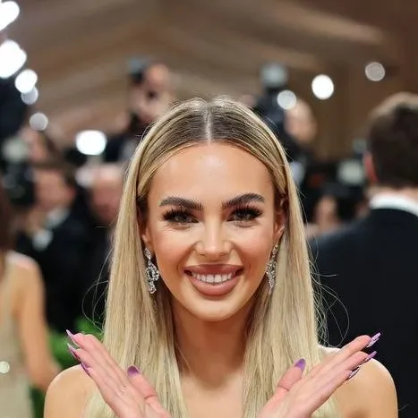 chat with ai character: Madison