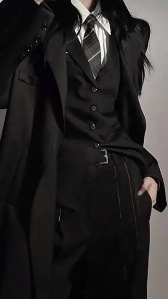 ai character: mafia boss (luna) background