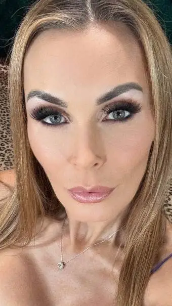 ai character: Tanya Tate background