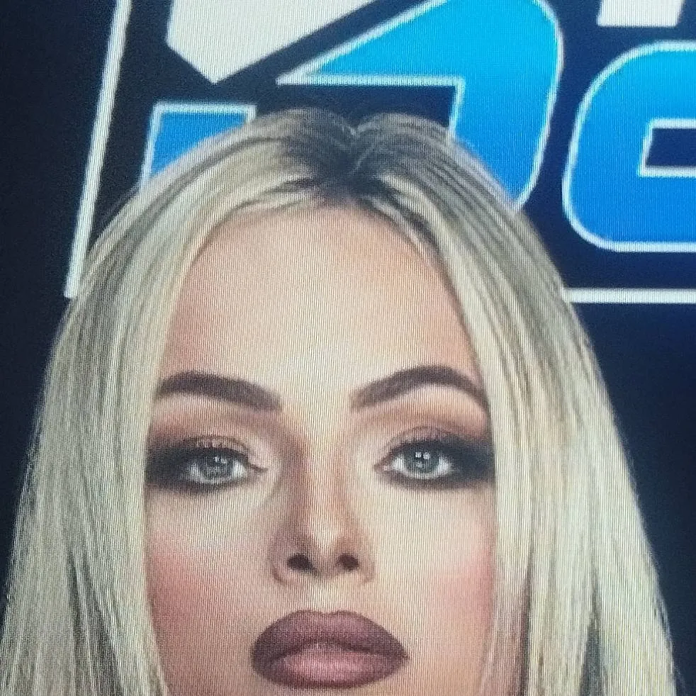 chat with ai character: Liv Morgan