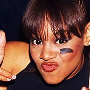 chat with ai character: Lisa Left Eye 