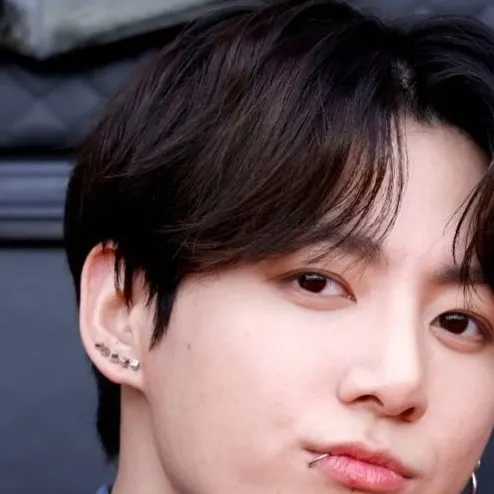 chat with ai character: jungkook 🐰