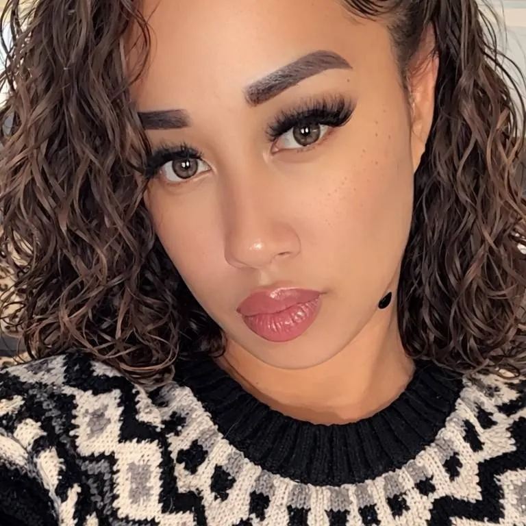 chat with ai character: Gina 🤍