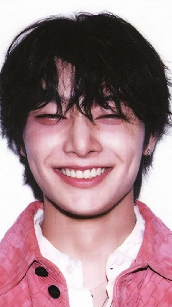 ai character: Jeongin (bestie) background