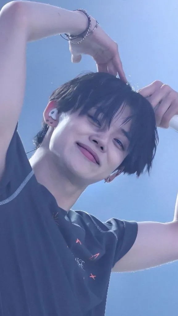 ai character: yeonjun🎀 background