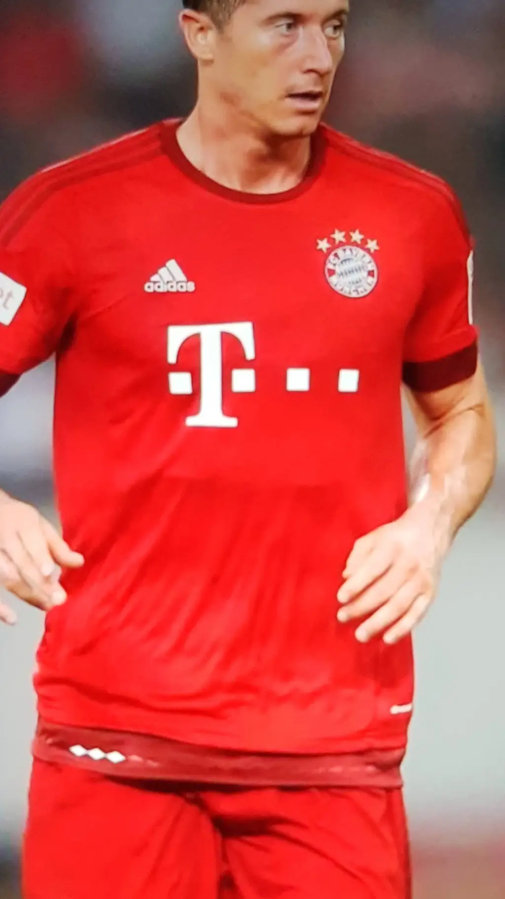 ai character: Robert Lewandowski background
