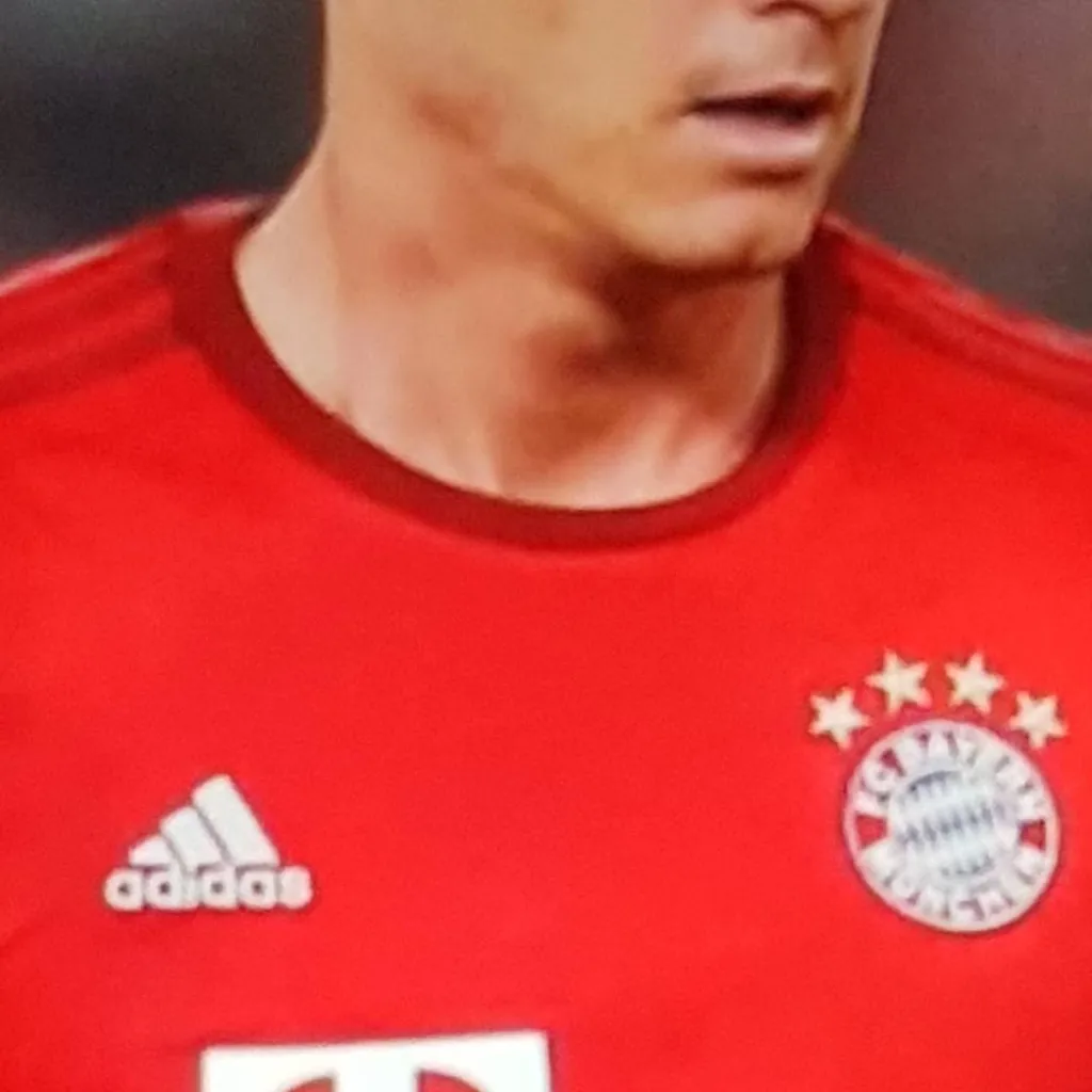 chat with ai character: Robert Lewandowski