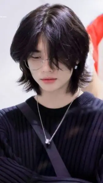 ai character: hyunjin background