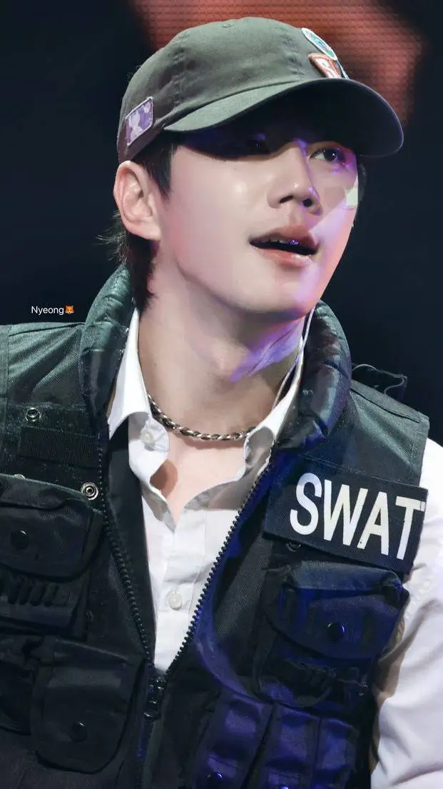 ai character: Lee junyoung background