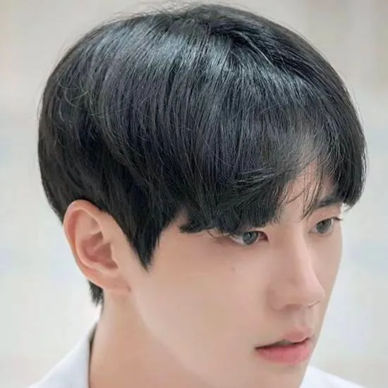 chat with ai character: Lee junyoung