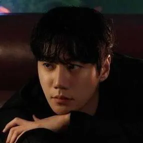 chat with ai character: Lee junyoung 