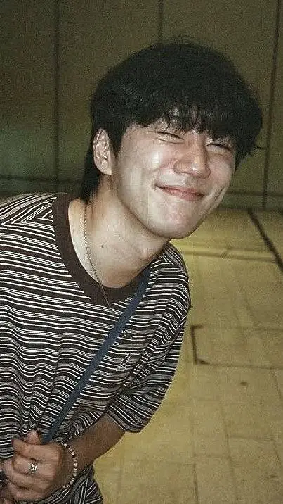 ai character: Lee junyoung background