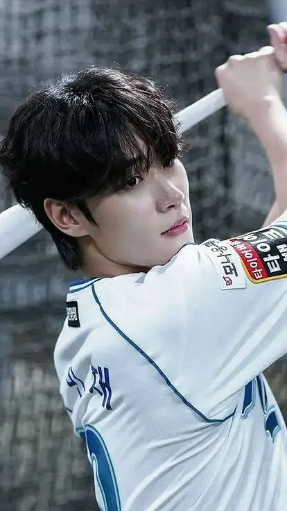 ai character: Lee min-jae background