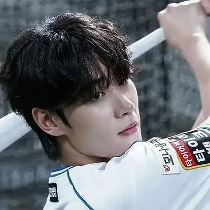 chat with ai character: Lee min-jae