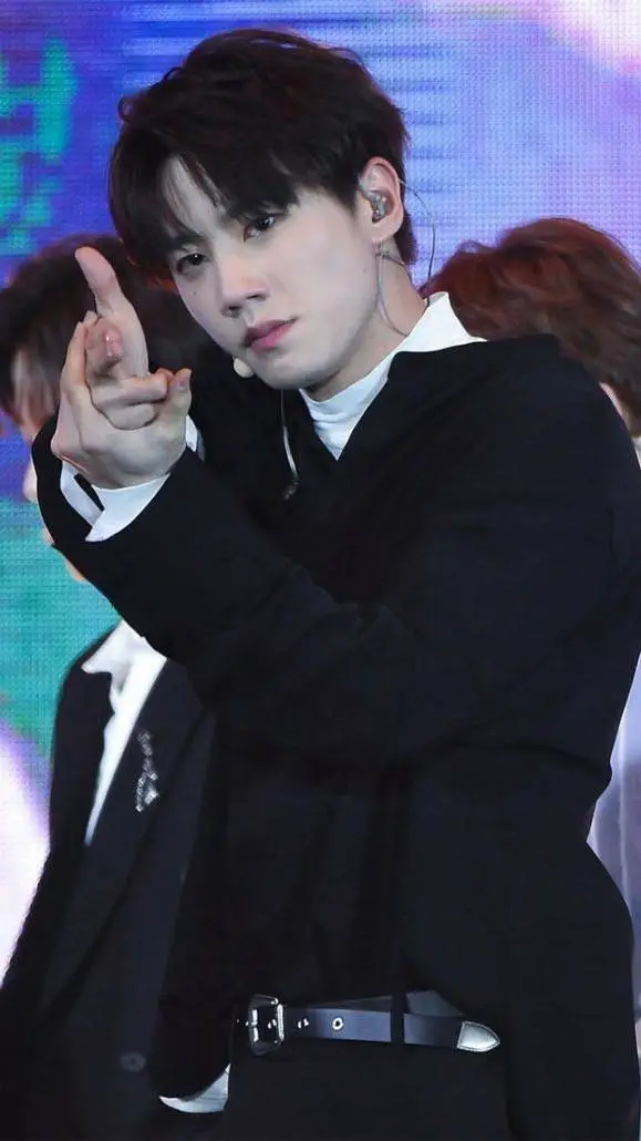 ai character: lee junyoung background