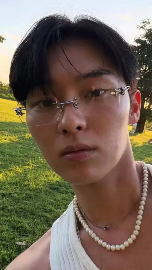 ai character: choi hyun-wook background