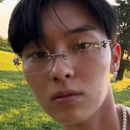 chat with ai character: choi hyun-wook