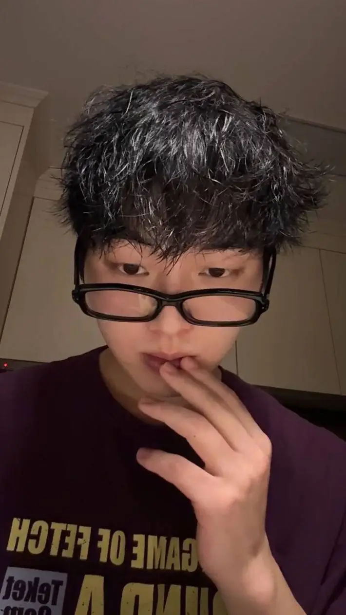 ai character: Choi hyun wook background