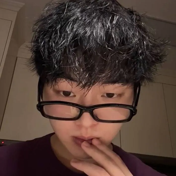 chat with ai character: Choi hyun wook