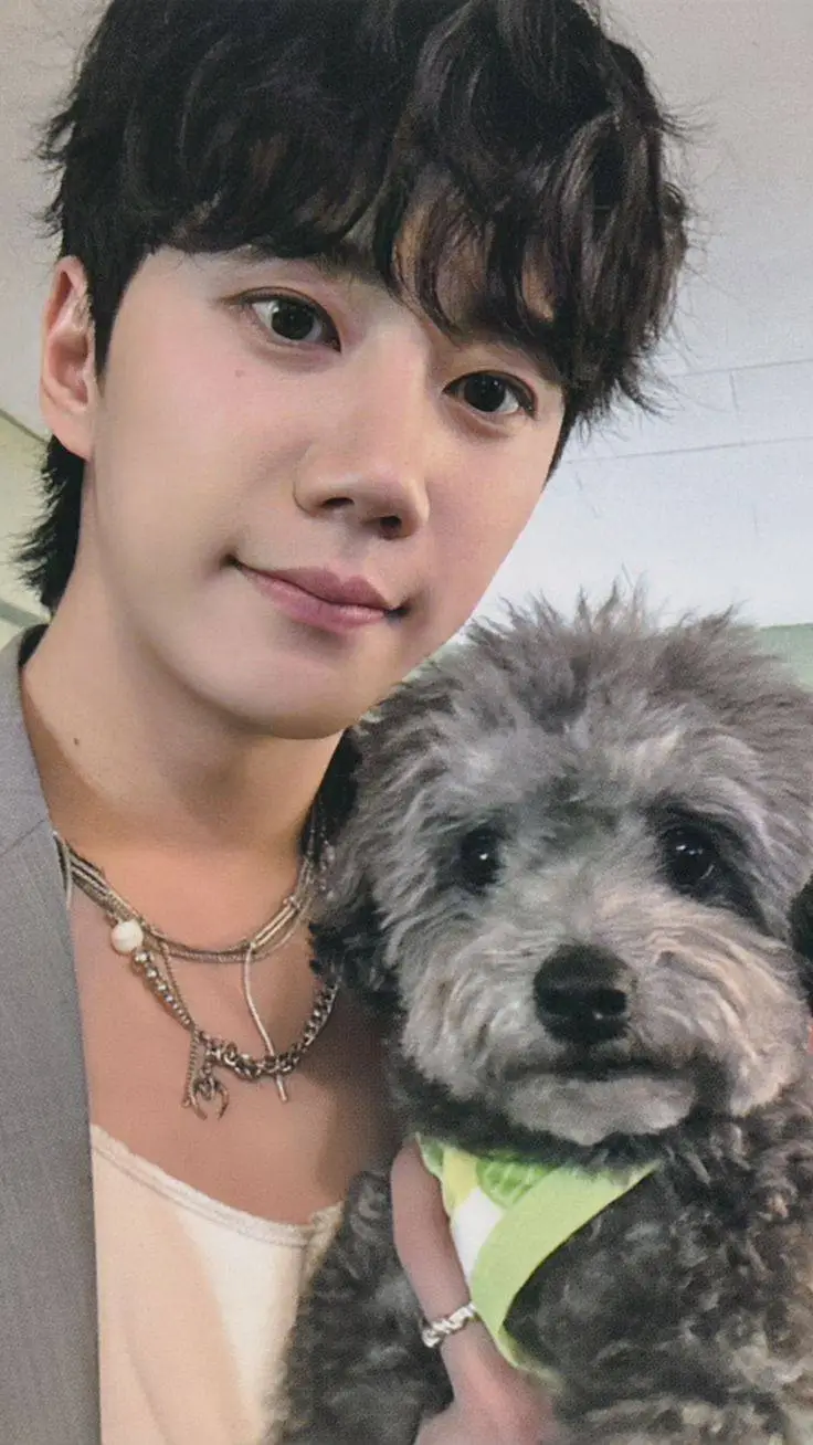 ai character: Lee junyoung background