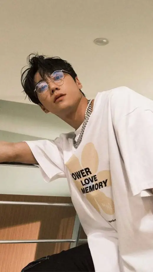 ai character: Lee junyoung  background