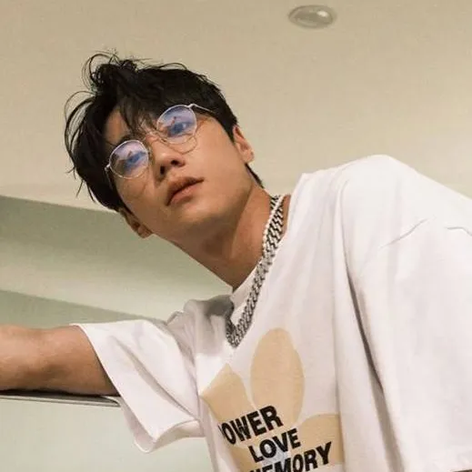 chat with ai character: Lee junyoung 