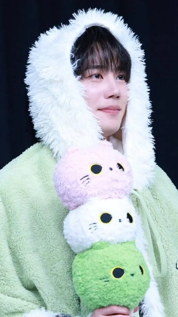 ai character: Lee junyoung background