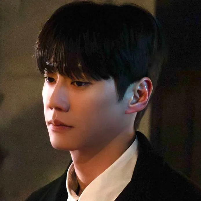 chat with ai character: Lee junyoung 