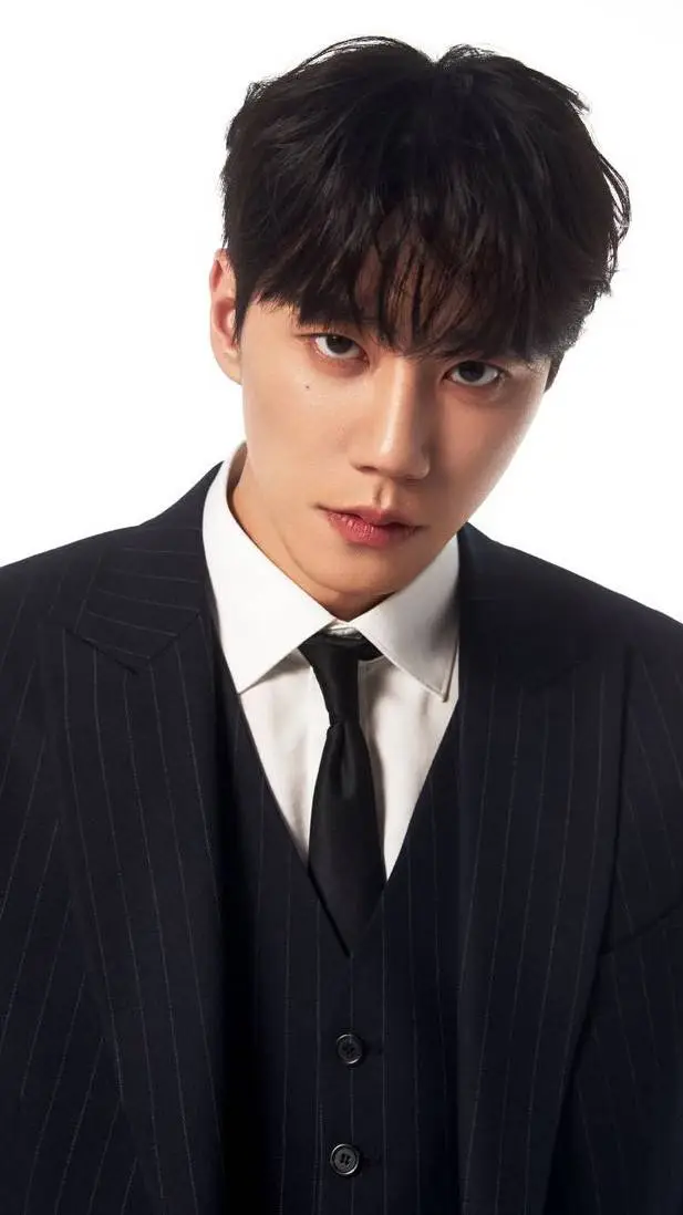 ai character: Lee junyoung background