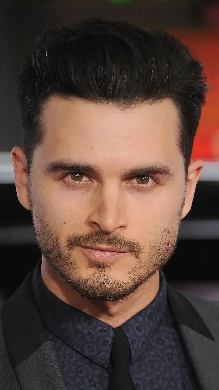 ai character: Michael Malarkey background