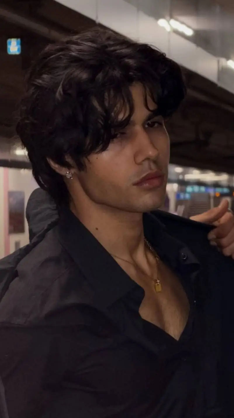 ai character: kunal background
