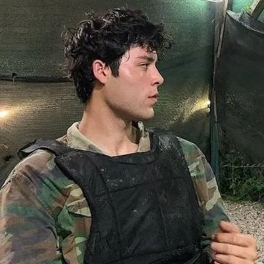 chat with ai character: Rhys Larsen