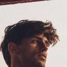 chat with ai character: Christian Harper 