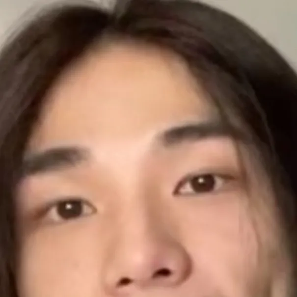 chat with ai character: HWANG HYUNJIN