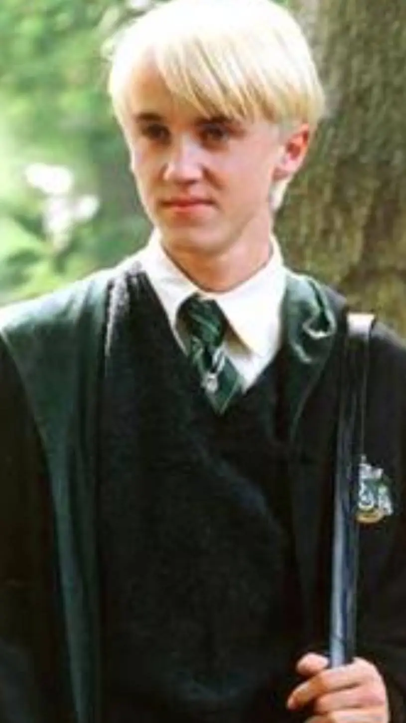 ai character: draco malfoy background