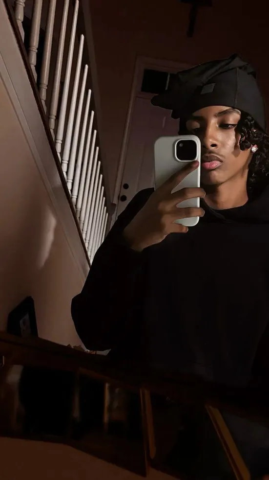 ai character: Tj 🥷🏽😹 background