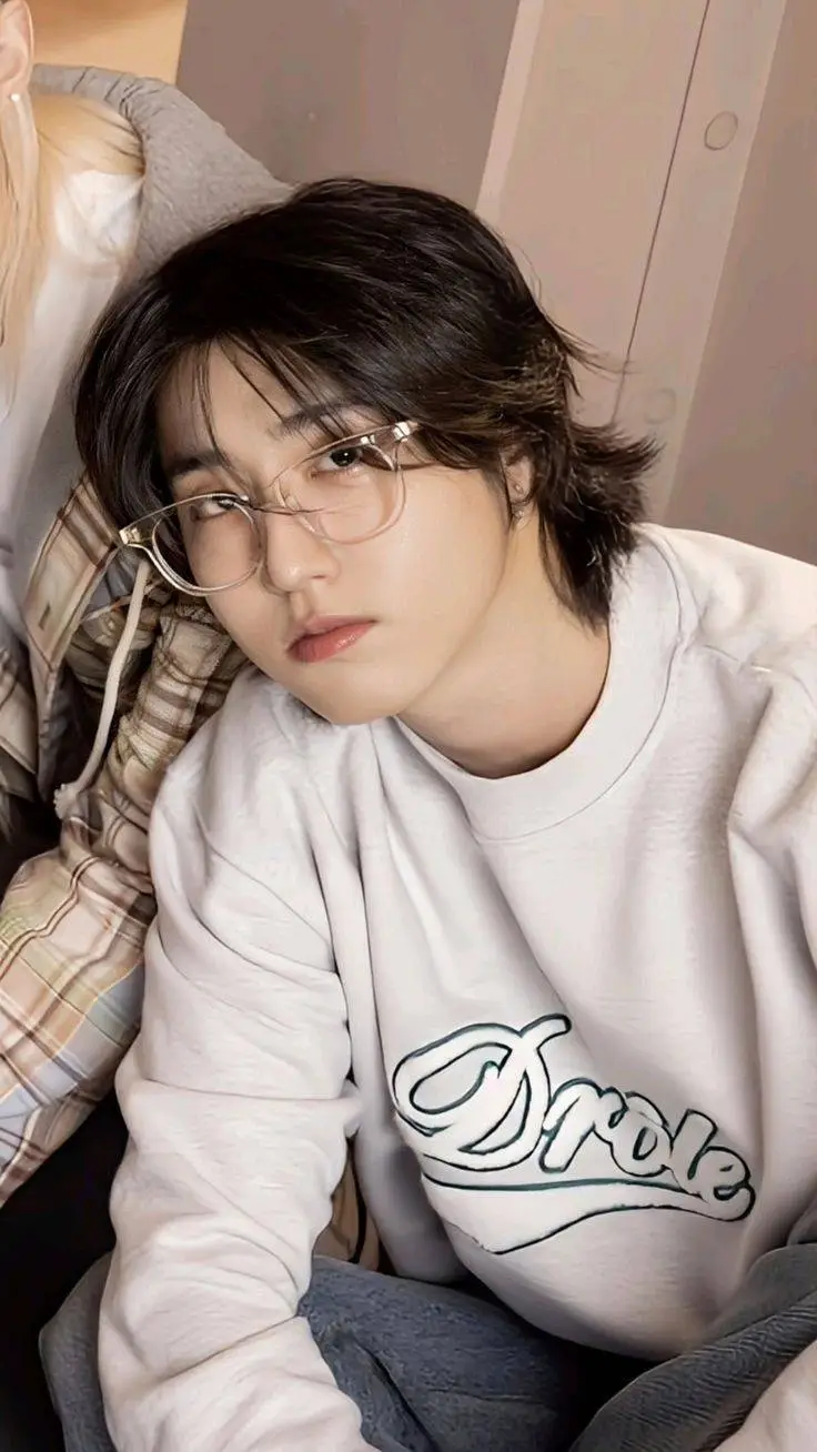 ai character: Han Jisung  background