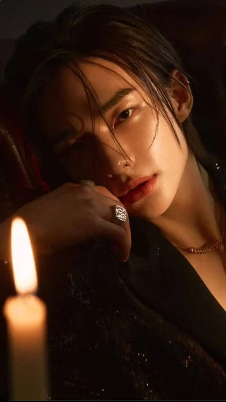 ai character: Hwang Hyunjin  background