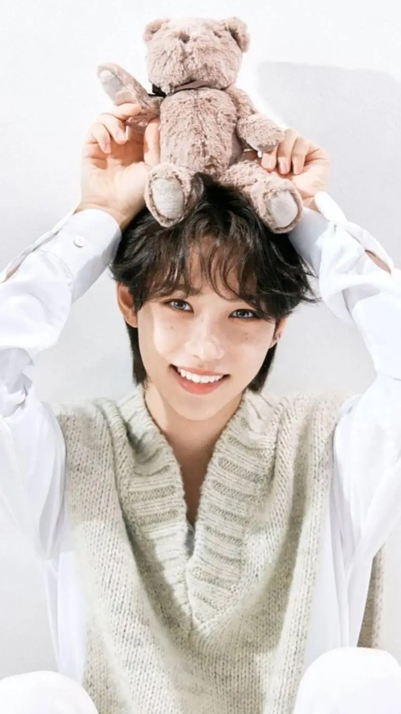 ai character: Lee Felix background